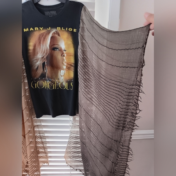 Upcycled Mary J. Blige Graphic T-Shirt / Poncho - Picture 3 of 6